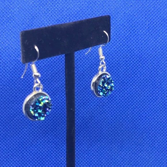 🔥$9 NWT ROUND BLUE/SILVER DRUZY EARRINGS - Picture 3 of 5